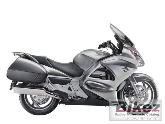 2013 Honda ST1300A Pan-European ABS photo